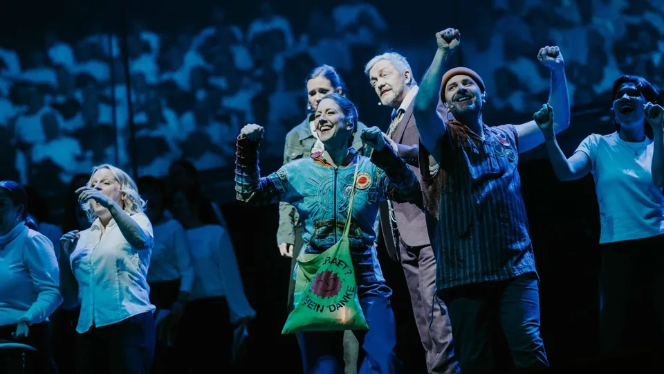 Cast von Judith auf der Bühne