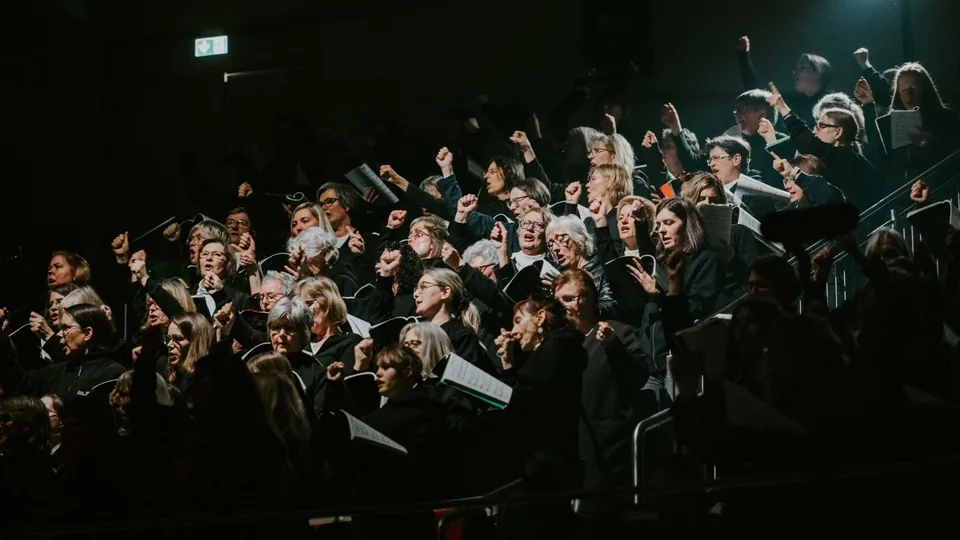 Mega-Chor bei der Uraufführung von Judith